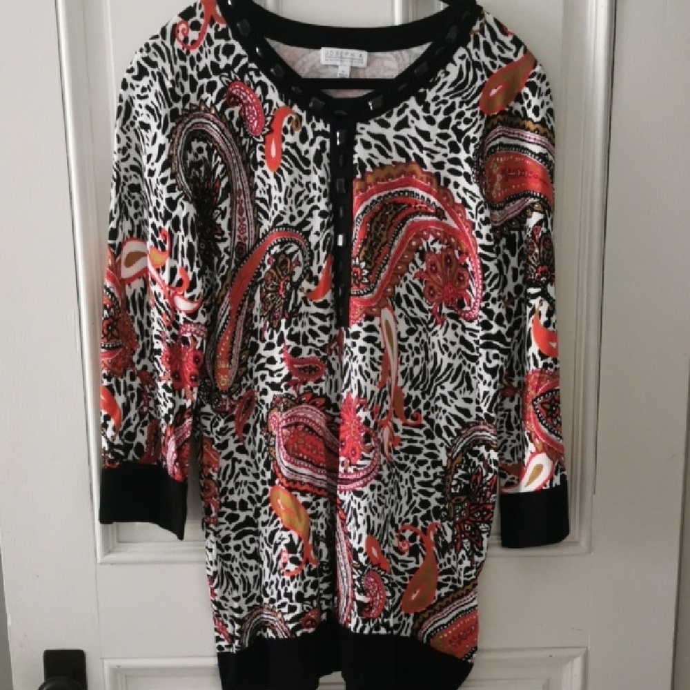 Womens Joseph A. Knit Shirt, Arty Print with Beading. Size XL.